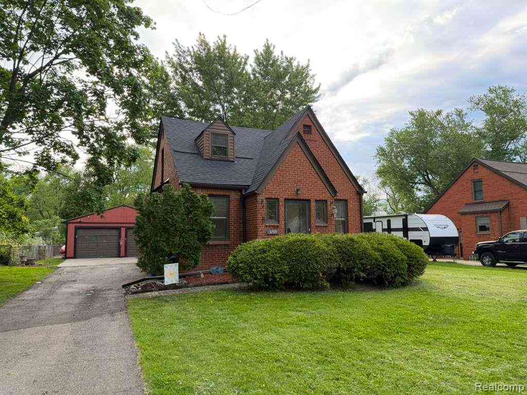 Homes For Sale - 3793 Lincolnshire Road <br/> Oakland County, Waterford, MI 48328