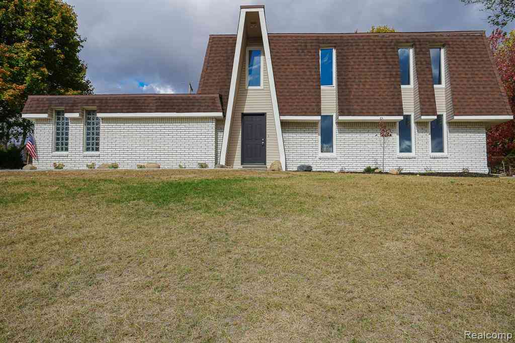 Homes For Sale - 6578 Greene Haven Drive <br/> Clarkston, MI 48348