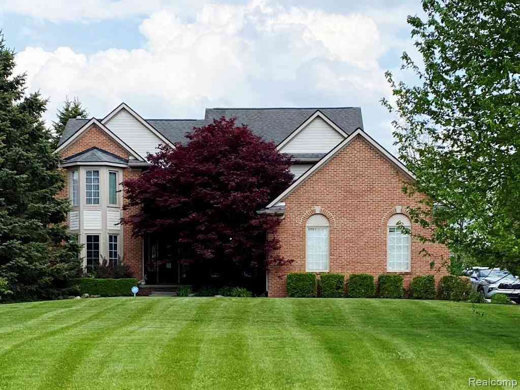 Homes For Sale - 1802 Mist Wood Drive <br/> Howell, MI 48843