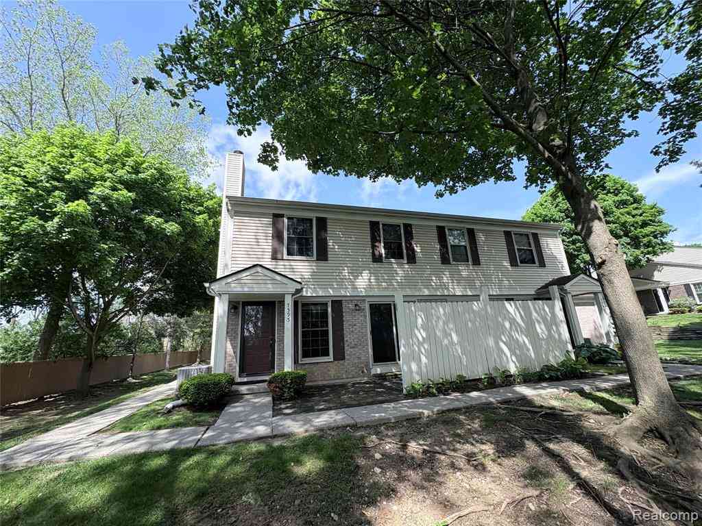 Condo For Sale - 7595 Woodview Drive <br/> Waterford, MI 48327