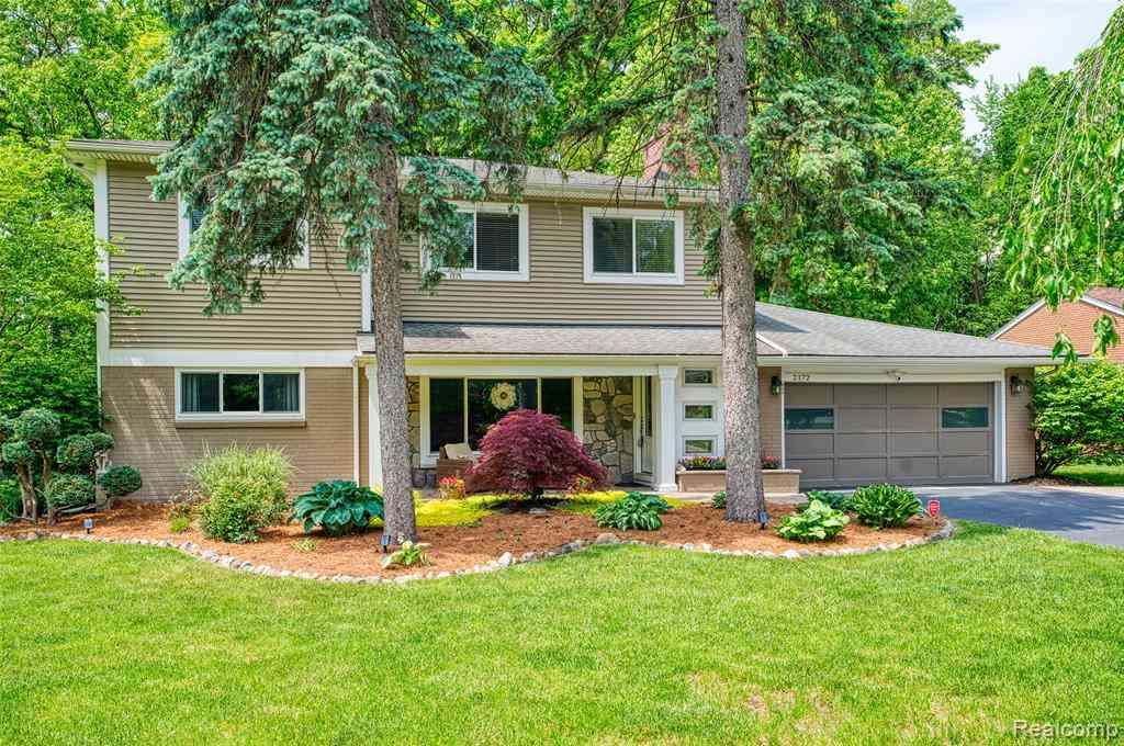 Homes For Sale - 2172 Devonshire Road <br/> Bloomfield Hills, MI 48302