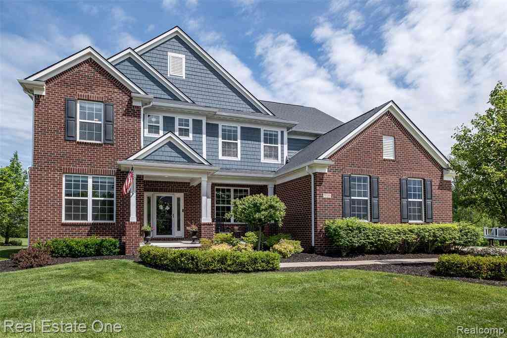 Homes For Sale - 1938 Trowbridge Lane <br/> Oakland County, Commerce Twp, MI 48382