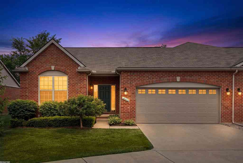 Condo For Sale - 40478 Oakbrook Drive <br/> Sterling Heights, MI 48310