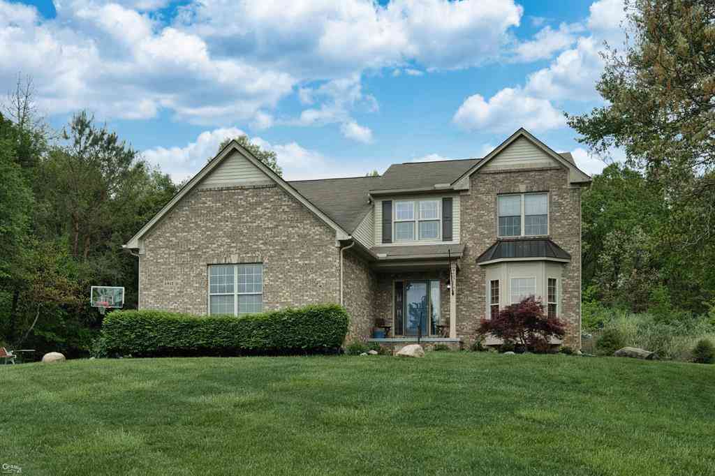 Homes For Sale - 2812 Steeplechase Street <br/> Highland, MI 48357
