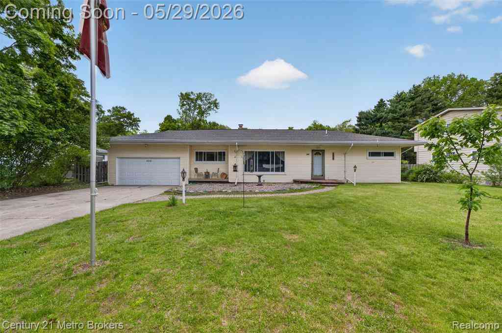 Homes For Sale - 985 S Park Street <br/> Highland, MI 48356