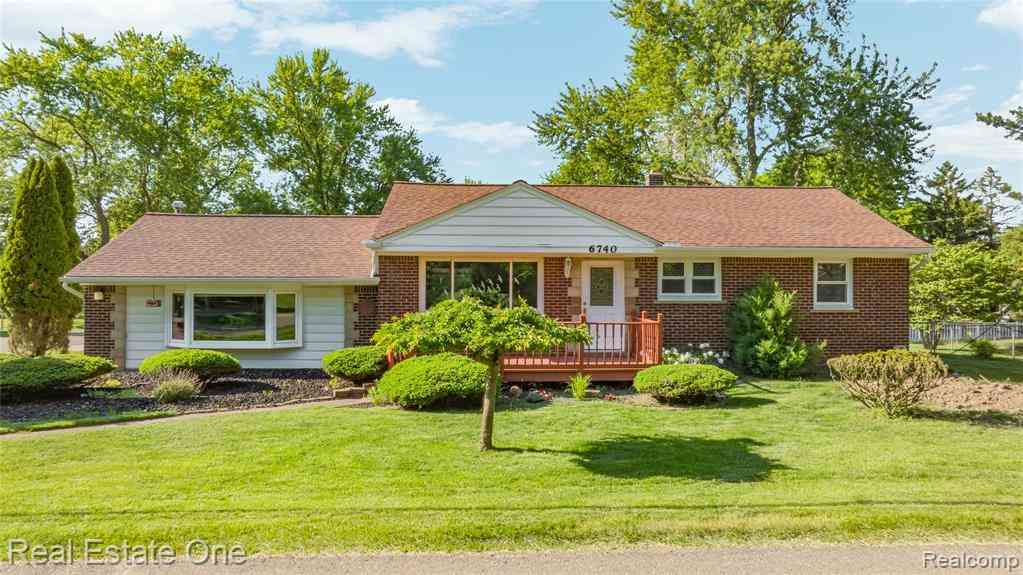 Homes For Sale - 6740 Brockhurst Boulevard <br/> West Bloomfield, MI 48322