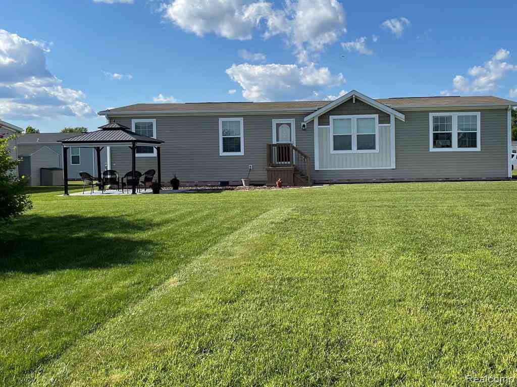 Homes For Sale - 11112 Hickory Tree Court <br/> South Lyon, MI 48178