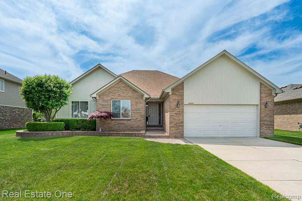 Homes For Sale - 52033 Pebble Creek Drive <br/> Macomb County, New Baltimore, MI 48047