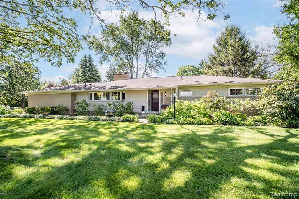 Homes For Sale - 3621 Berkshire Drive <br/> Bloomfield Hills, MI 48301