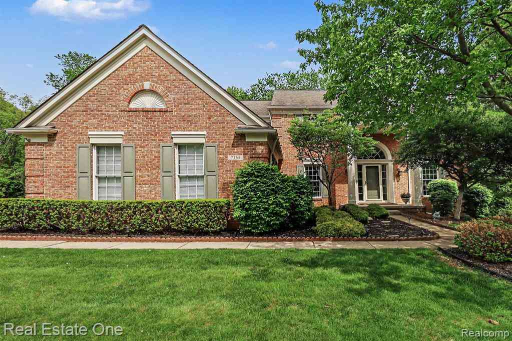 Homes For Sale - 7355 Oakstone Drive <br/> Clarkston, MI 48348