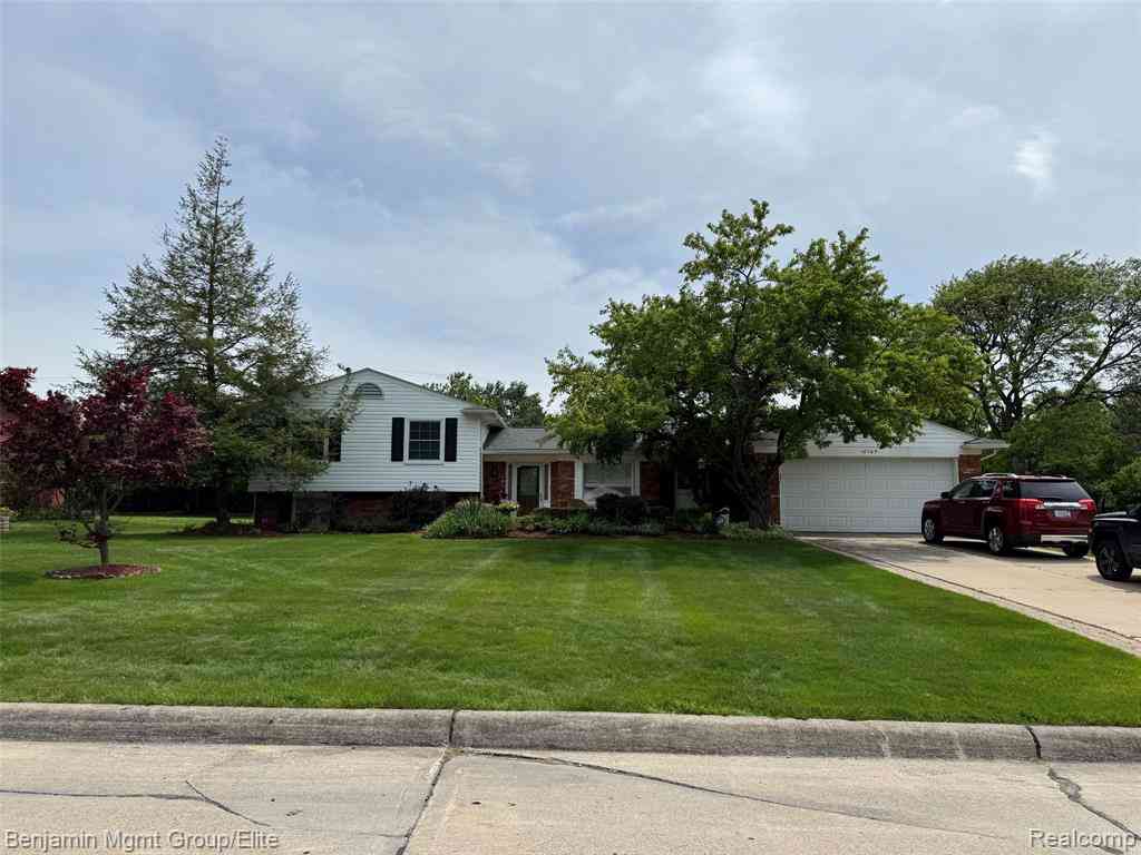 Homes For Sale - 18769 Walmer Lane <br/> Oakland County, Beverly Hills, MI 48025