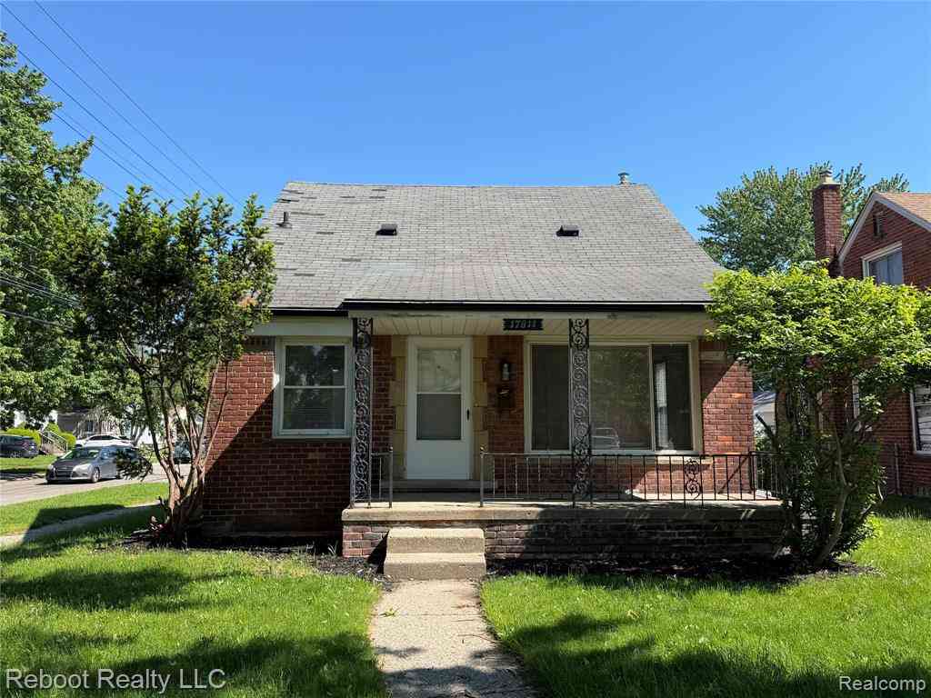 Homes For Sale - 17811 Lincoln Drive <br/> Macomb County, Roseville, MI 48066