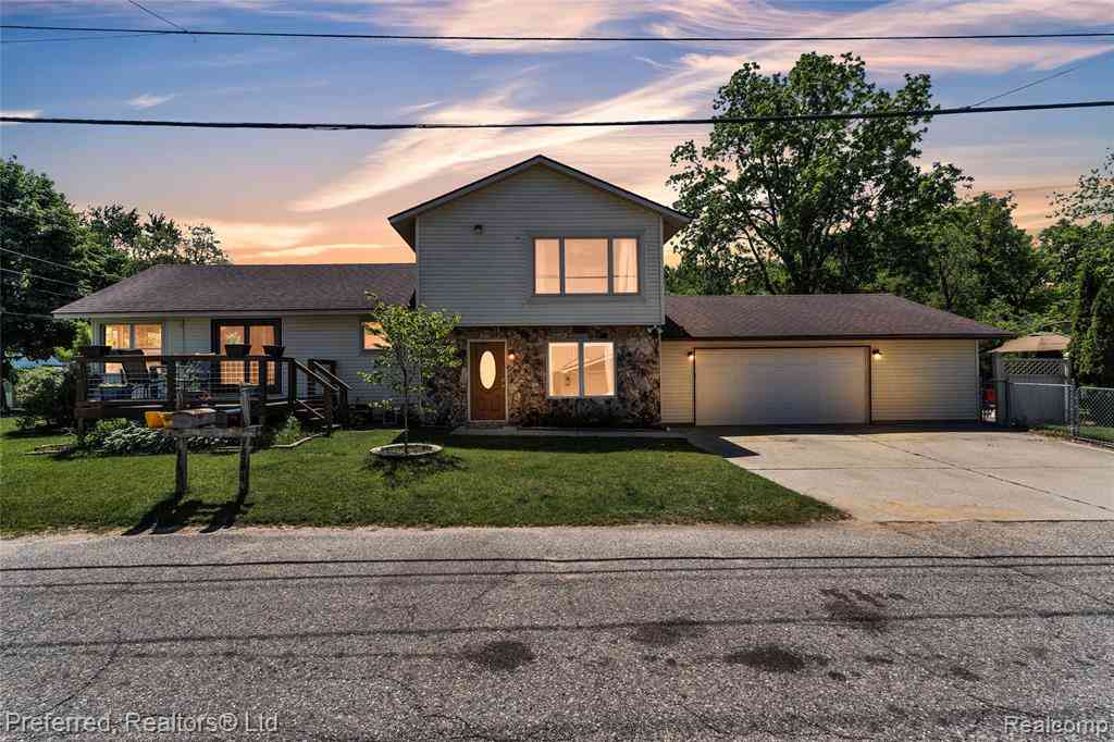 Homes For Sale - 2400 Gillham Avenue <br/> West Bloomfield, MI 48324
