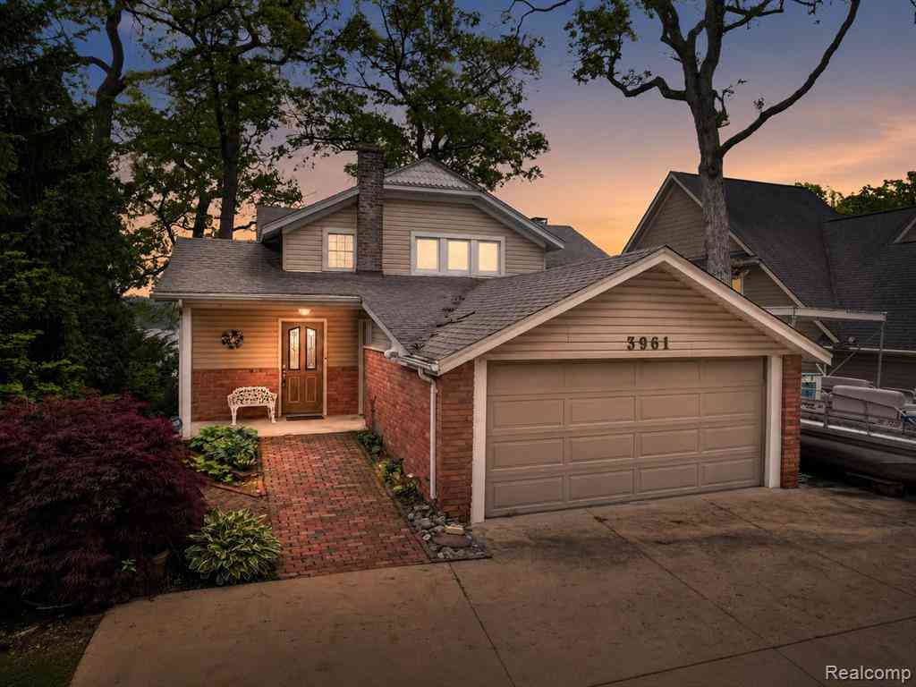 Homes For Sale - 3961 Lakewood Drive <br/> Oakland County, Waterford, MI 48329