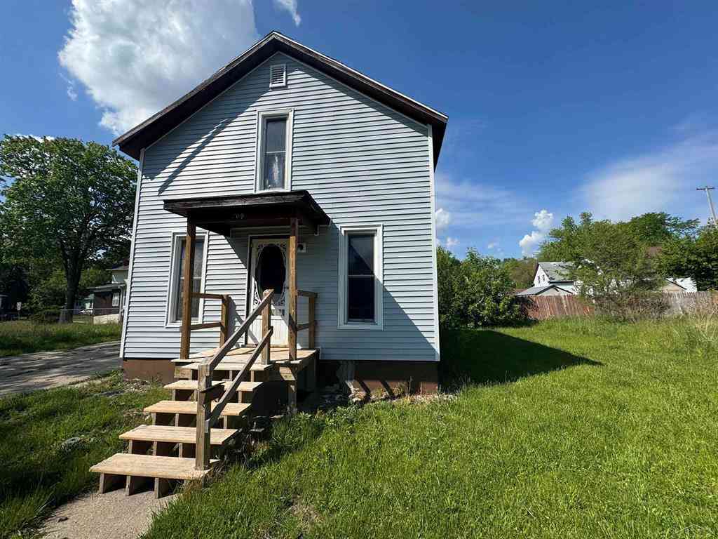 Homes For Sale - 709 Atwater Street <br/> Saginaw, MI 48601