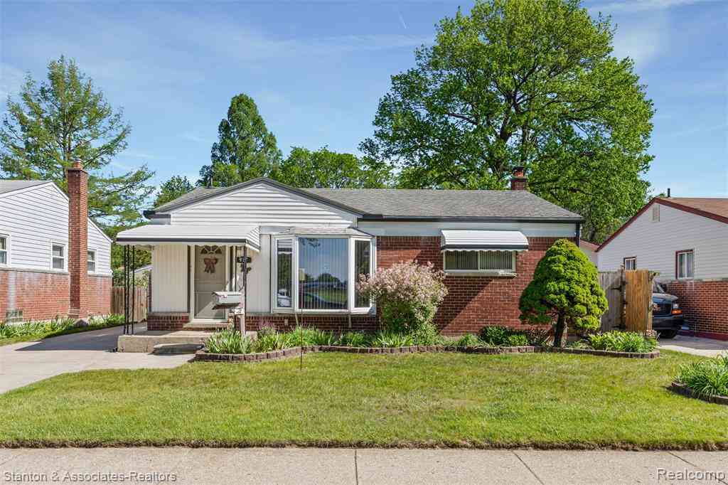 Homes For Sale - 917 E Farnum Avenue <br/> Oakland County, Madison Heights, MI 48071