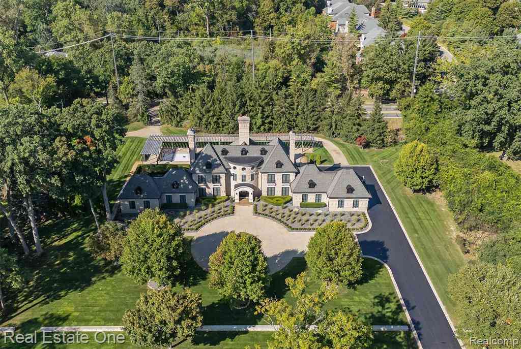 Homes For Sale - 1343 Orchard Ridge Road <br/> Bloomfield Hills, MI 48304