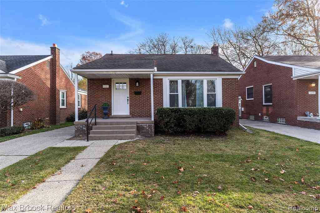 Homes For Sale - 1257 S. Eton  <br/> Oakland County, Birmingham, MI 48009