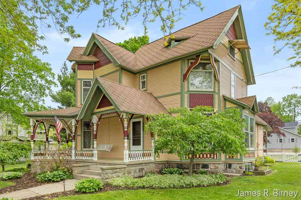 Homes For Sale - 529 Avery Street <br/> Lowell, MI 49331
