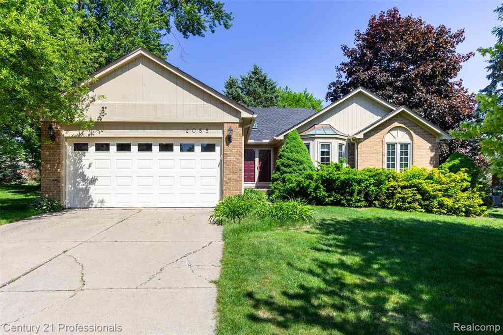 Homes For Sale - 2085 Elkhorn Drive <br/> Rochester, MI 48307