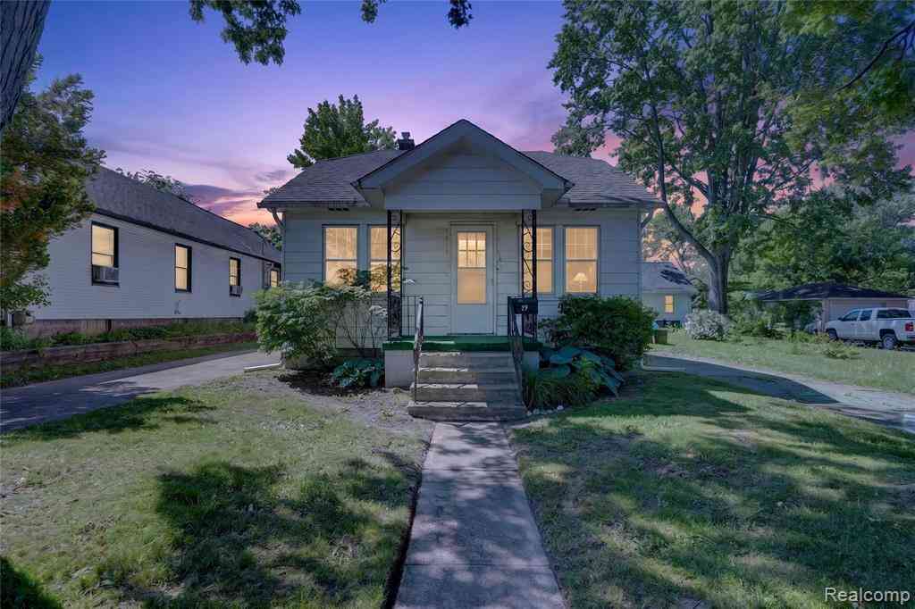 Homes For Sale - 29 W New York Avenue <br/> Pontiac, MI 48340