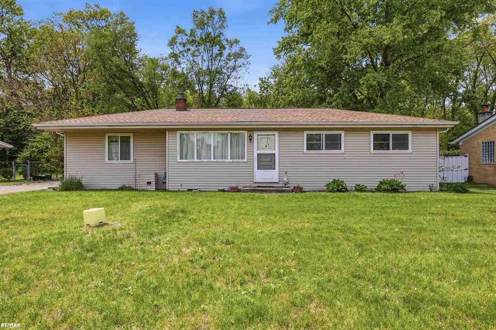 Homes For Sale - 52647 Brentwood Drive <br/> Shelby Twp, MI 48316