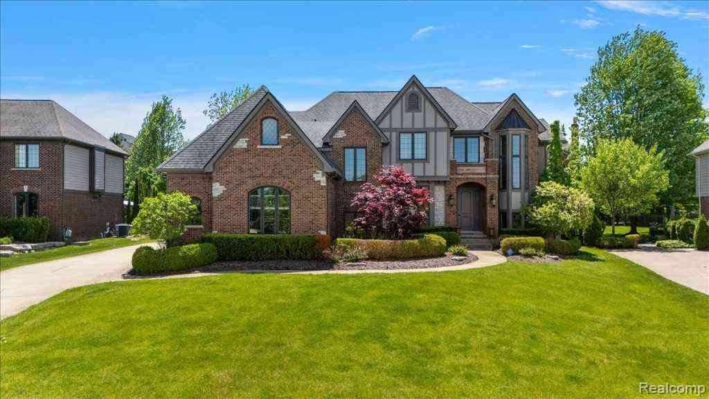 Homes For Sale - 2885 Ambleside Court <br/> Rochester, MI 48306