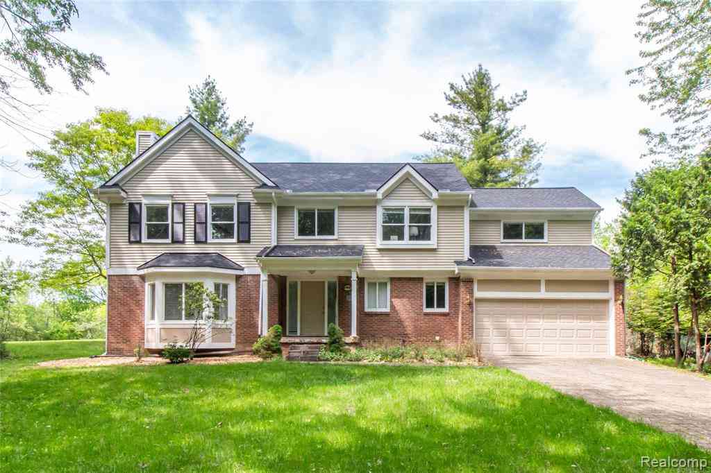 Homes For Sale - 6910 Leytonstone Boulevard <br/> West Bloomfield, MI 48322