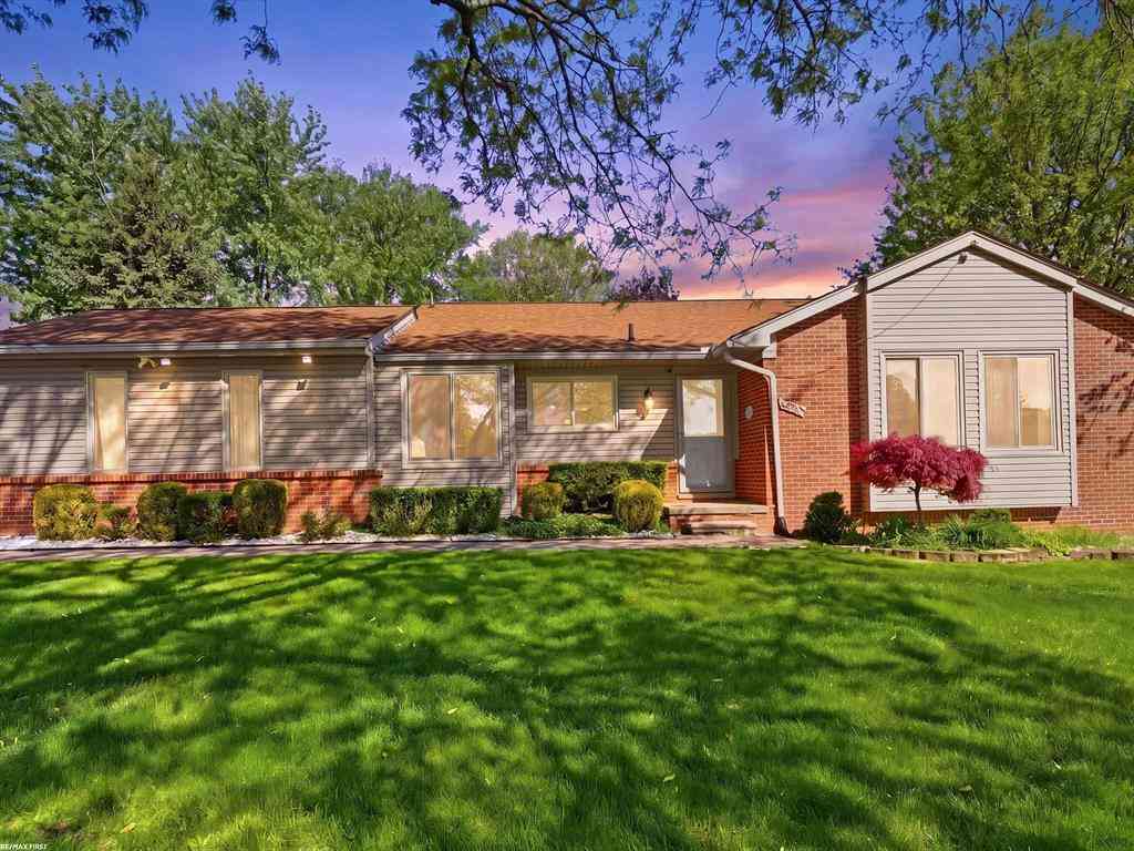 Homes For Sale - 2250 Highsplint Drive <br/> Rochester, MI 48307
