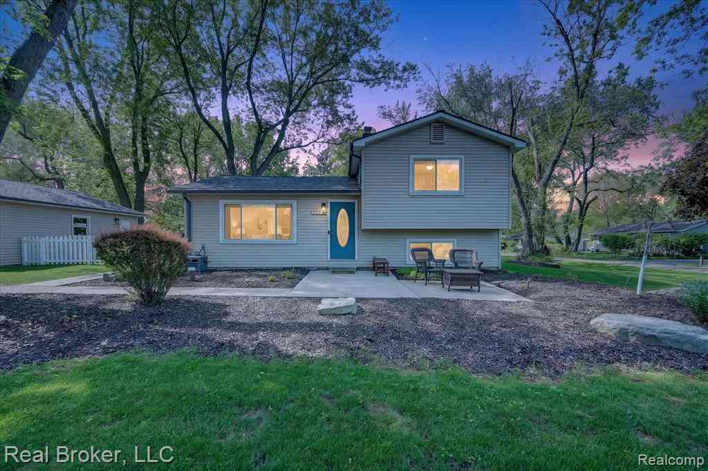 Homes For Sale - 6551 Duffield Street <br/> West Bloomfield, MI 48324