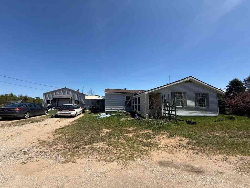 Homes For Sale - 397 S Pioneer Road <br/> Beulah, MI 49617
