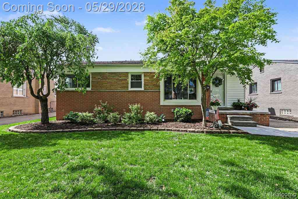 Homes For Sale - 332 E Parker Avenue <br/> Oakland County, Madison Heights, MI 48071