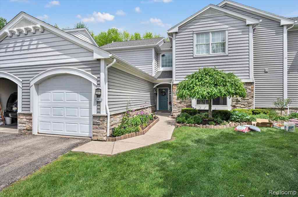 Condo For Sale - 2142 Carriage Hill Circle <br/> Lapeer, MI 48446
