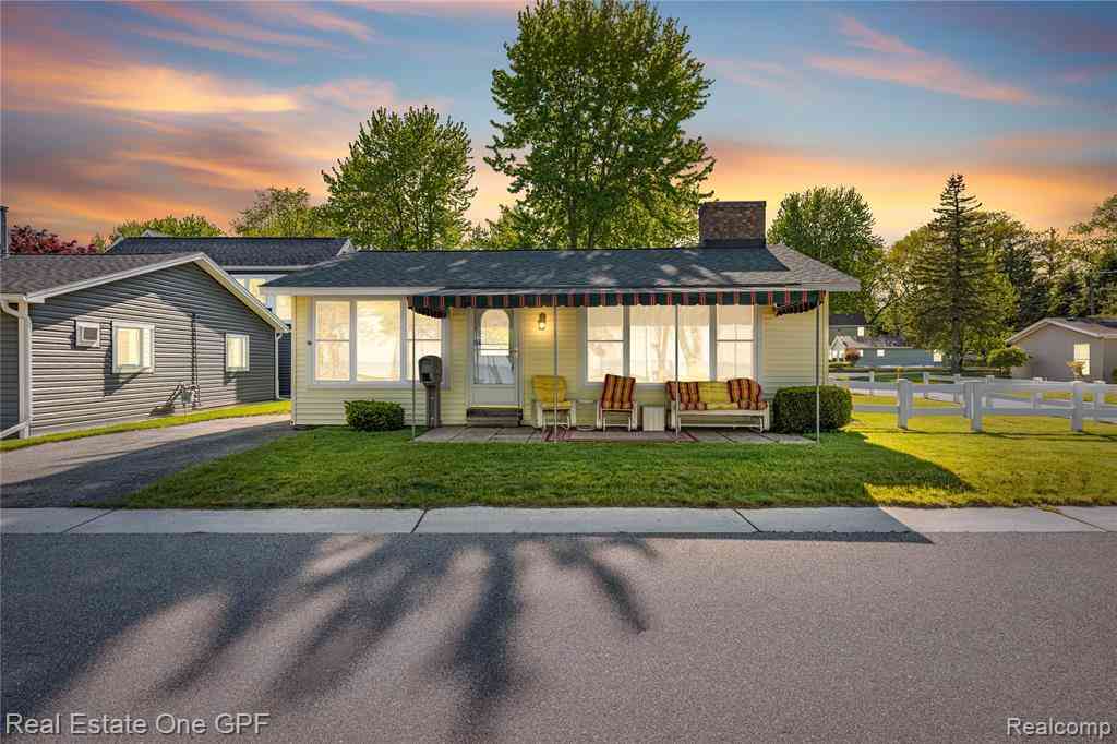 Homes For Sale - 5871 Manor Drive <br/> Fort Gratiot, MI 48059