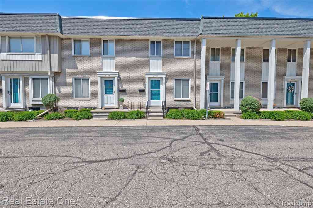 Condo For Sale - 4456 15 Mile Road <br/> Macomb County, Sterling Heights, MI 48310