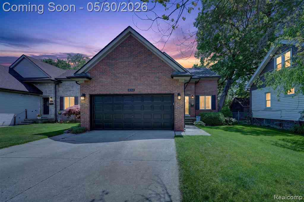 Homes For Sale - 18364 Beechwood Street <br/> Macomb County, Roseville, MI 48066