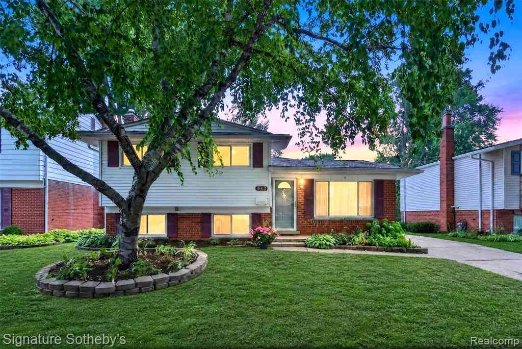 Homes For Sale - 940 Langley Boulevard <br/> Clawson, MI 48017