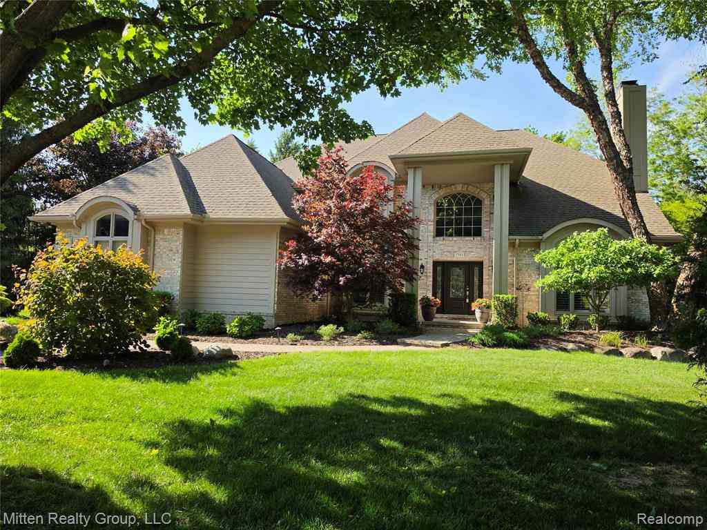 Homes For Sale - 3351 Red Fox Court <br/> West Bloomfield, MI 48324