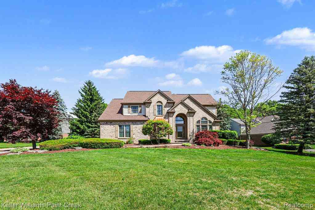 Homes For Sale - 1432 Oakmont Court <br/> Lake Orion, MI 48362