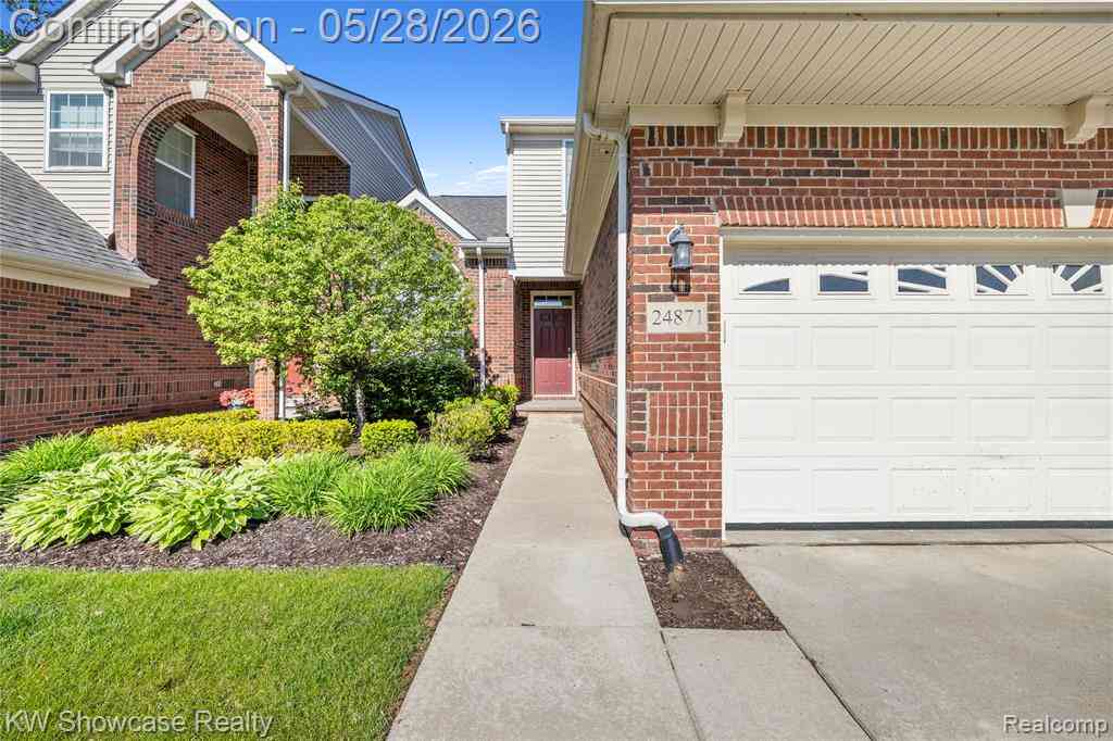 Condo For Sale - 24871 Valleywood Drive  #47<br/> South Lyon, MI 48178