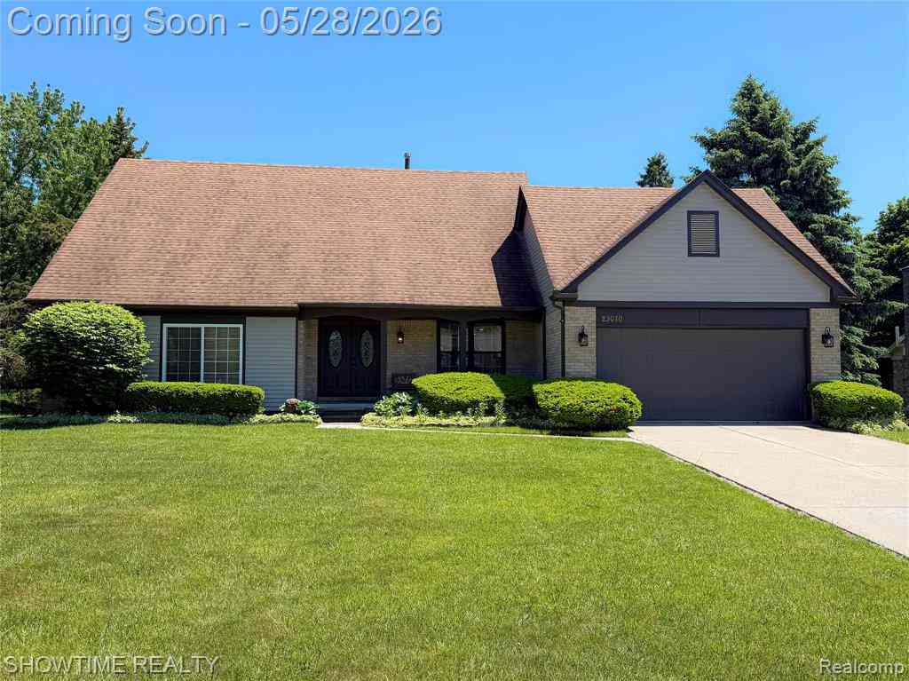 Homes For Sale - 23010 Willowbrook Drive <br/> Farmington, MI 48335