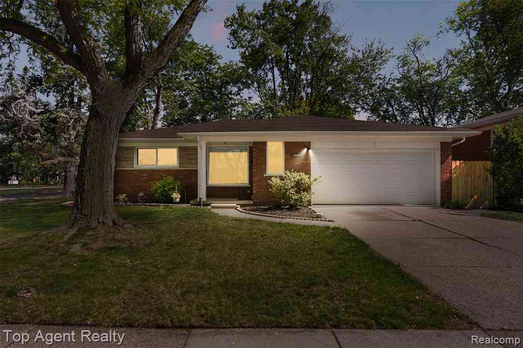 Homes For Sale - 29492 Geraldine Drive <br/> Warren, MI 48093