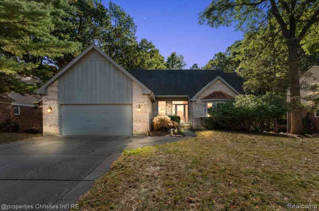 Homes For Sale - 6835 High Ridge Road <br/> West Bloomfield, MI 48324