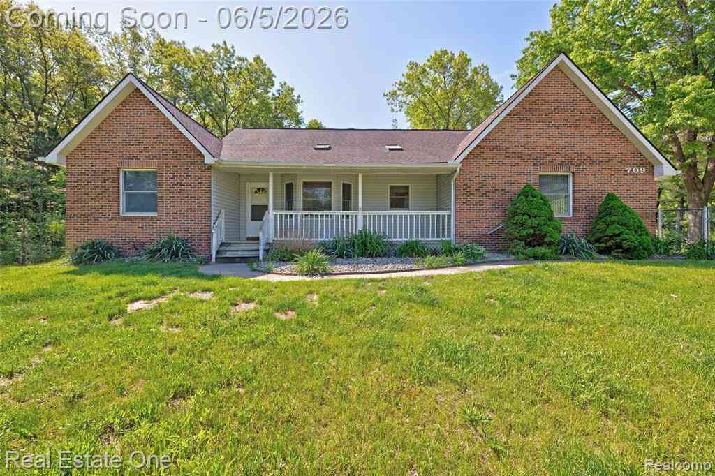Homes For Sale - 709 Bald Eagle Lake Road <br/> Ortonville, MI 48462