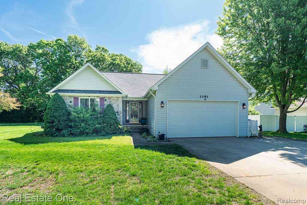 Homes For Sale - 1081 Clearview Drive <br/> Oxford, MI 48371