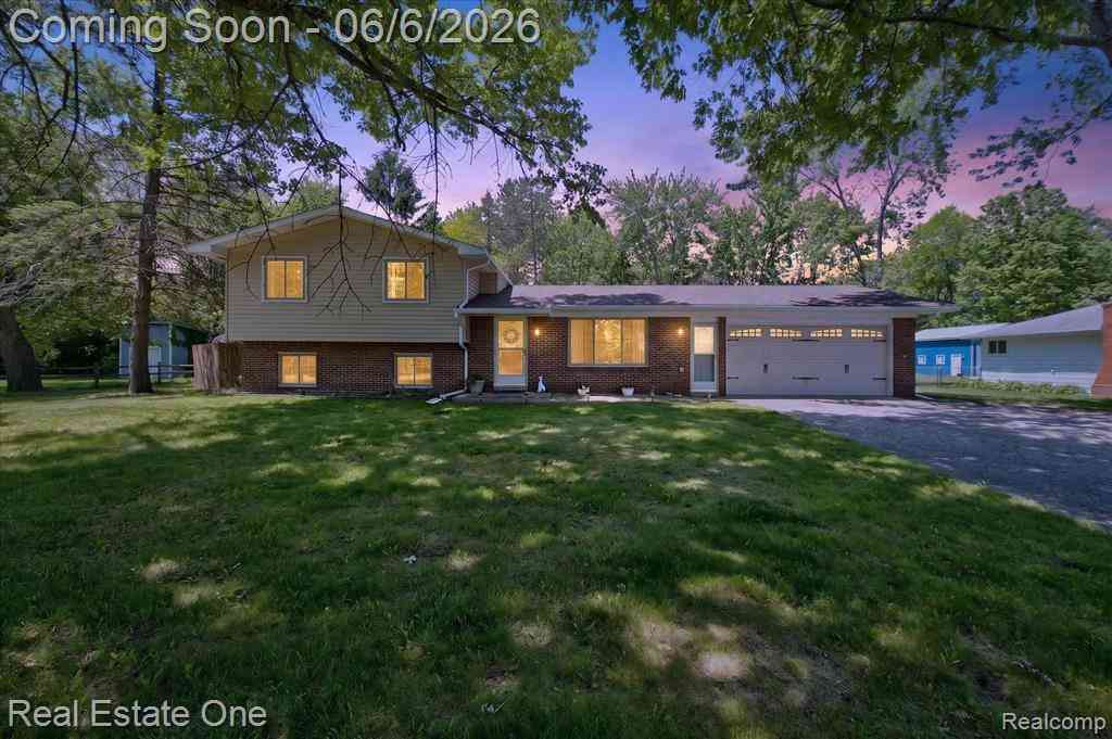 Homes For Sale - 2259 Carlos Drive <br/> Oakland County, Waterford, MI 48327