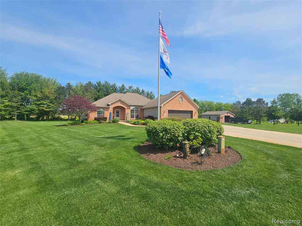 Homes For Sale - 10331 Pine Valley Drive <br/> Grand Blanc, MI 48439