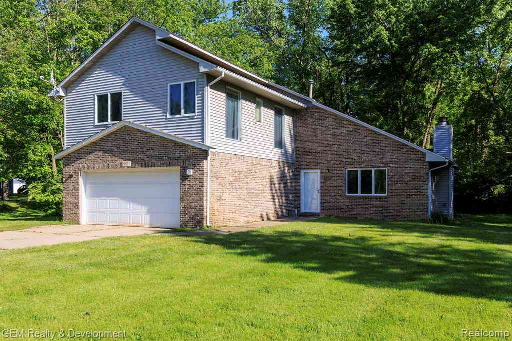 Homes For Sale - 1111 Sarah Road <br/> Pinckney, MI 48169