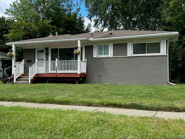 Homes For Sale - 743 E Summit Street <br/> Oakland County, Milford, MI 48381