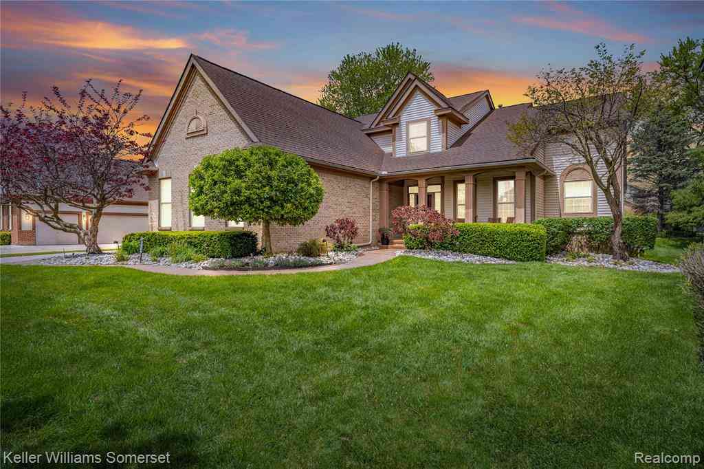 Homes For Sale - 8354 Hummingbird  <br/> Oakland County, Commerce Twp, MI 48382